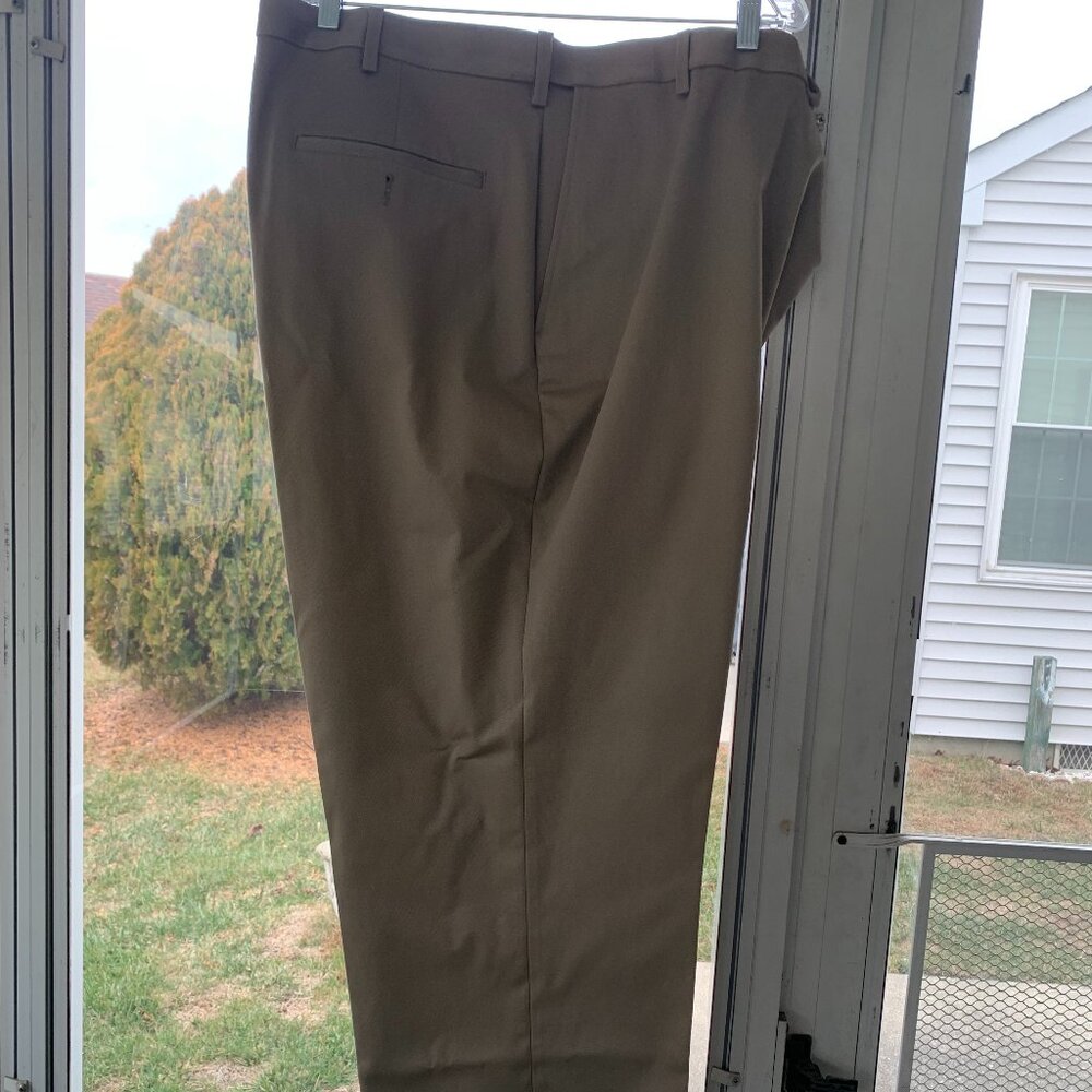 Haggar Iron Free Premium Khaki Classic Fit (size 50x30)